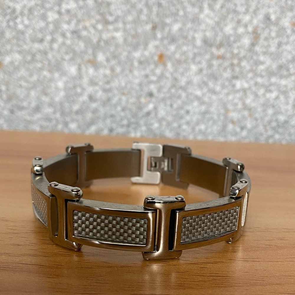 Crucible Stainless Steel Gray Carbon Fiber Link Bracelet Men’s